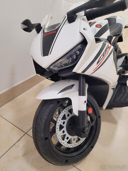 Detska elektricka motorka HONDA CBR 1000RR biela - 2