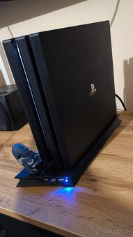 PS4 Pro 1TB + dva ovládače, brašňa a dva nabíjacie docky - 2