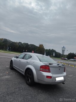 predám nepojazdny Dodge Avenger - 2