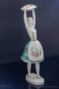 Porcelánová figúrka Hollohaza - Dievča s vankúšom - 2