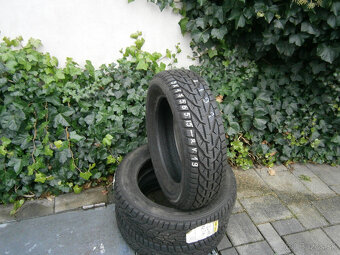 Predám 2x zimné ako nové pneu RIKEN 175/65 R15 84T + 1ks GRÁ - 2