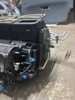 Audi a6c6 box klimatizacie/kúrenia - 2