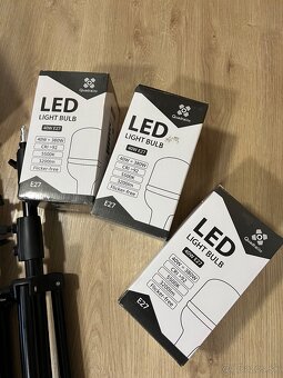 Predám set troch svetiel + doplnkový statív - 2