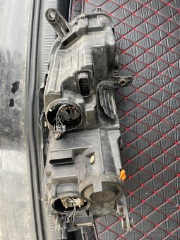 Predám ľavý halogénový svetlomet pre Passat b7 - 2