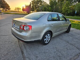 Predám VW Jetta,1.6 benzín, 75 kw - 2