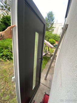 Vedlajsie vchodove dvere plastove 100 x 210 cm PRAVE - 2