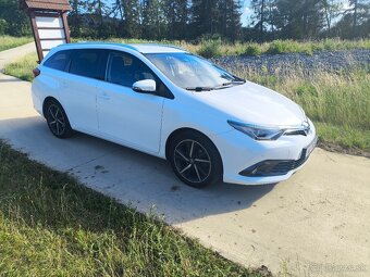 Toyota Auris Touring 1.6 l Valvematic Executive - 2