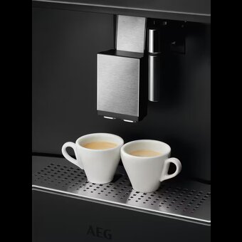 Na predaj nový vstavaný espresso kávovar AEG - 2