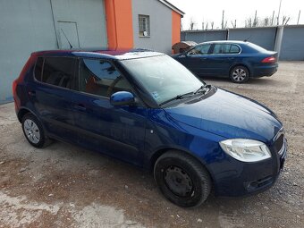 Rozpredam Skoda Fabia 2 1,2htp farba modra - 2