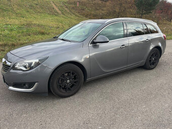 Opel Insignia Sports Tourer SW - 2