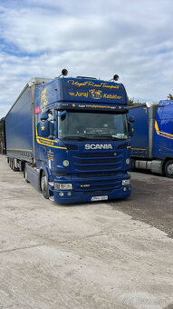 Scania R450 a náves Schmitz. - 2
