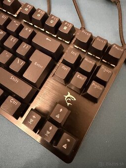 Predám hernú klavesnicu white Shark spartan - 2