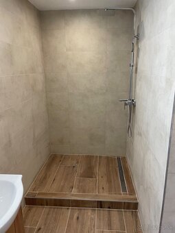 Prenajom 4-izboveho bytu Venevska - 2