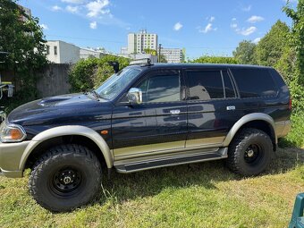 Mitsubischi Pajero Šport - 2