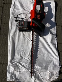 nožnice na živý plot +AKU Black&Decker GTC18452 - 2