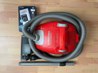 VYSÁVAČ ELECTROLUX ERGOSPACE 1800W - 2