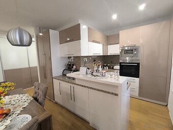 Krásny 3 izbový byt na PREDAJ - KOMÁRNO - 2