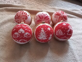 Predám vyšívané vianočné gule - 2