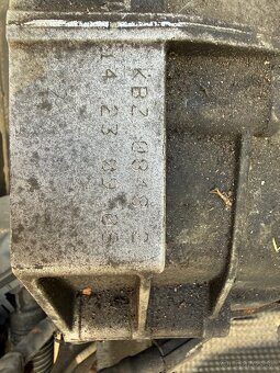 A4 B8 Napravnica s prevodovkou - 2