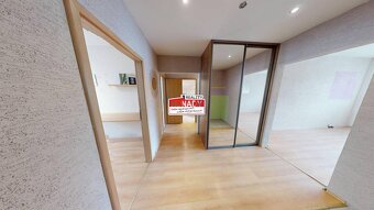 ZNÍŽENÁ CENA (74 m²) 3i BYT NA SÍDLISKU ZÁPAD S BALKÓNOM - 2