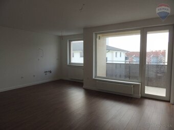 NA PREDAJ: 2 izbový byt, 56m2, novostavba, balkón, Dunajská - 2