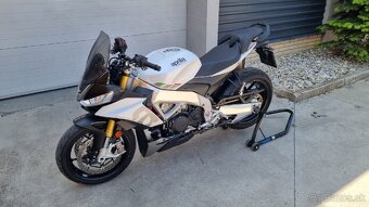Aprilia Tuono V4 - 2
