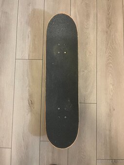 predám kvalitne vyskladaný skateboard - 2