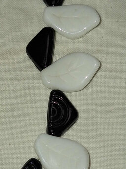 STARÝ NÁHRDELNÍK - 2