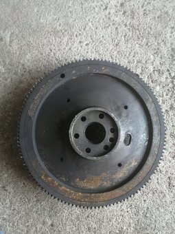 zotrvačník zetor forterra - 2