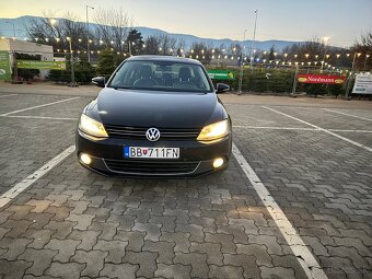 Volkswagen Jetta - 2