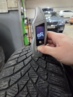 Predám 215/65 r17 Zimné pneumatiky 2ks - 2