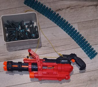 Blaster, guľomet Excel Omega s 30-ranovým pásom. - 2