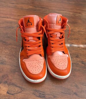 Oranžové Nike Air Jordan 1 Mid - 2