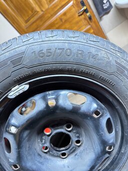 Letné pneu + plech.disky 165/70R14   cena 25 EUR jeden kus - 2