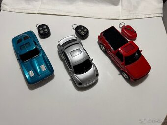 Autíčka hračky 1:24 (Corvette, VW Chrobák, Toyota) - 2