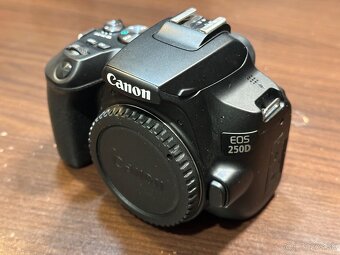 Canon EOS 250D - 2