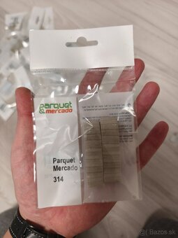 Predám príslušenstvo k soklovým lištám Jaseň 314 - 2