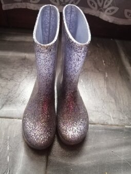 Svietiace gumáky - 2