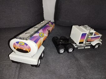 Kamion s cisternou - 2