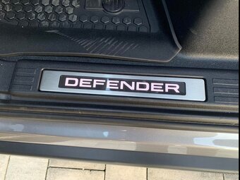 Land rover defender - 2