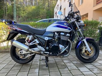 Suzuki GSX 1400 - 2