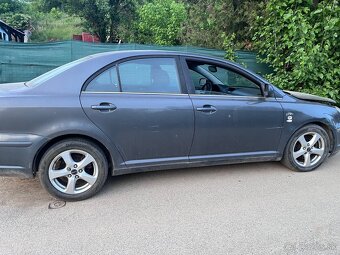 toyota avensis - 2