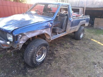 Toyota Hilux - 2