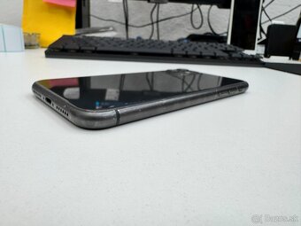 Apple iPhone 11 64gb Black (rezervované) - 2