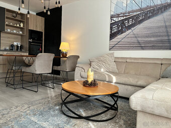 Veľmi pekný a priestranný 2 izb. byt vo výbornej lokalite - 2