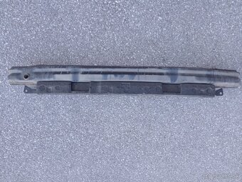 Volkswagen passat b6 vystuha zadneho naraznika - 2