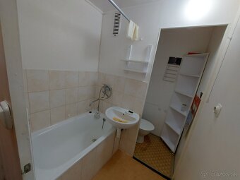 Prenájom garsónky na Tekovskej ul. 2 v Leviciach - 2