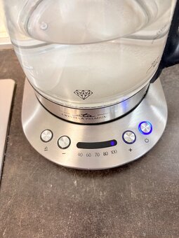 Rýchlovarná konvica - 2