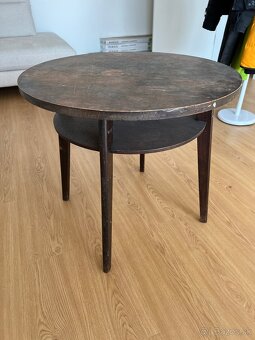 Stôl a dve stoličky - 2