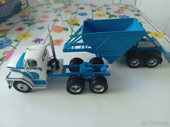 1:43 Dodge kamión - 2